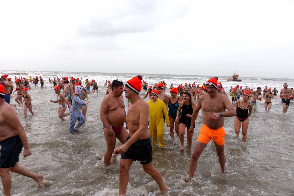 ../Images/Nieuwjaarsduik Nederzandt 2018 089.jpg